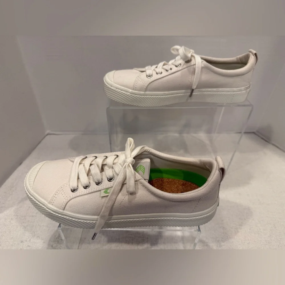 Cariuma OCA Low Canvas Sneakers White – Size 8.5 – New Without Tags - Picture 2 of 10